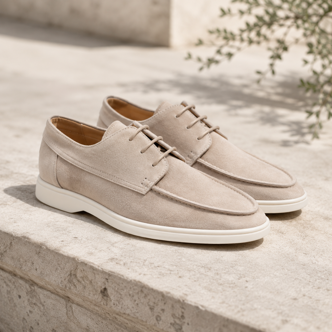Derbies homme beiges à lacets, bout mocassin surpiqué et semelle blanche