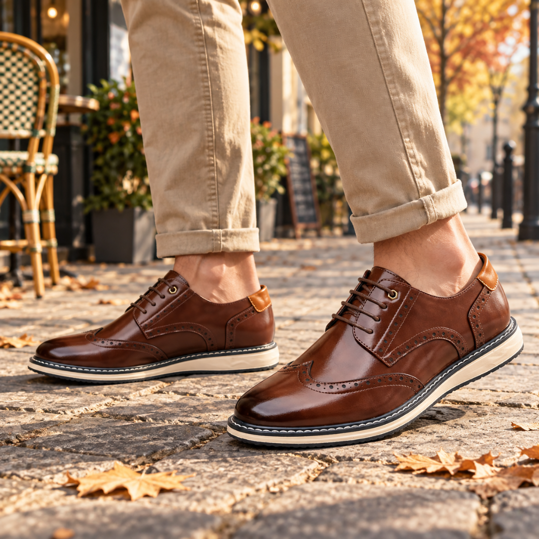 Derbies homme marron à perforations brogue, lacets et semelle blanche contrastée