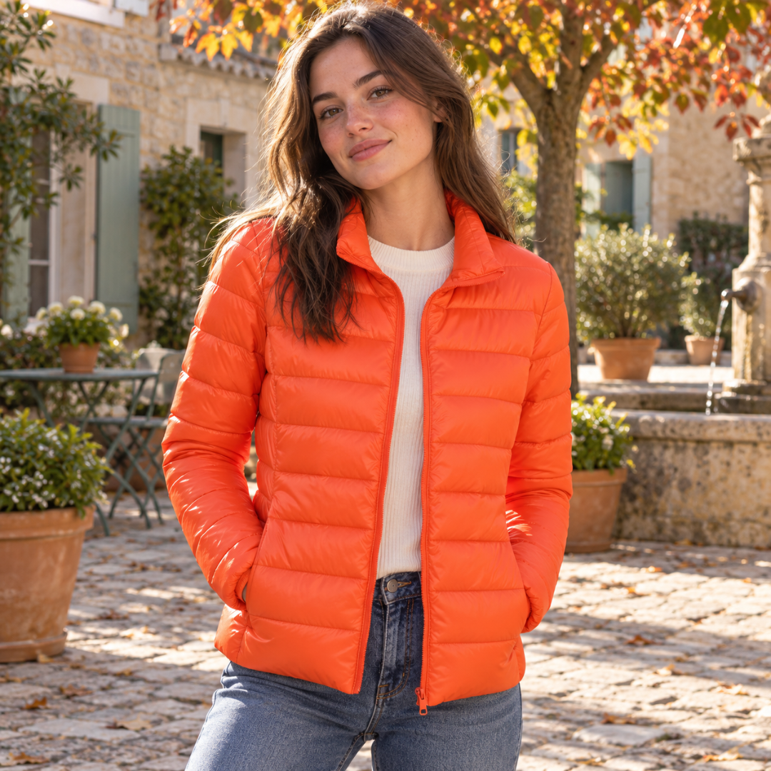 Doudoune orange femme ouverte, poches latérales et matelassage horizontal bien visibles