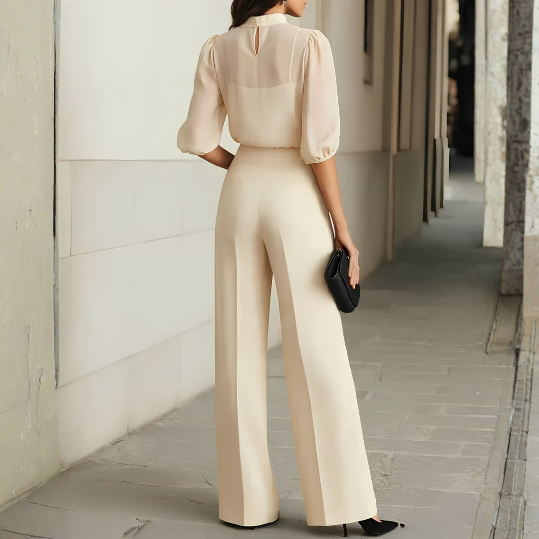 Look blanc femme pantalon jambes larges et caraco avec top col montant