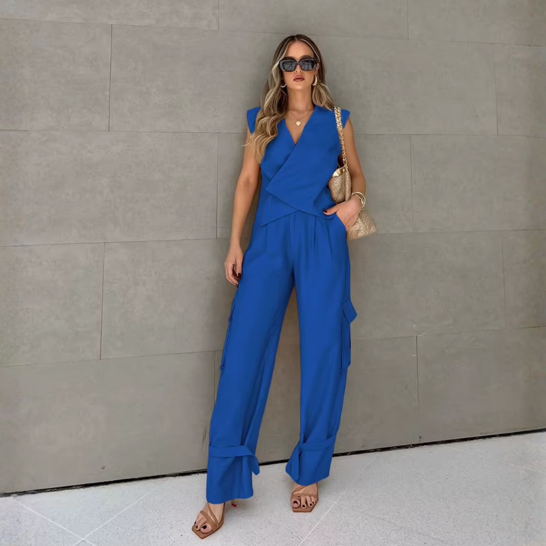 Ensemble deux pièces femme bleu vif, vue complète de face haut croisé col en V