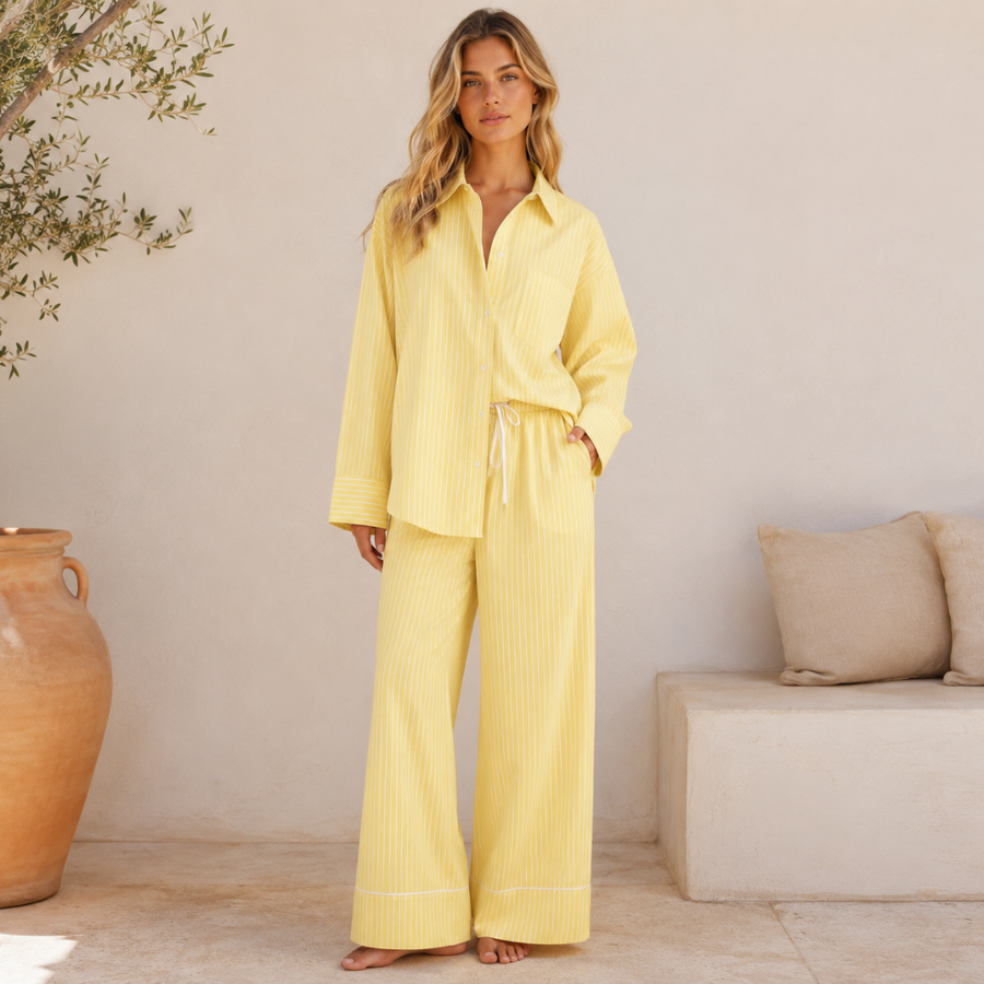 Ensemble femme jaune à rayures, chemise oversize ouverte et pantalon large fluide