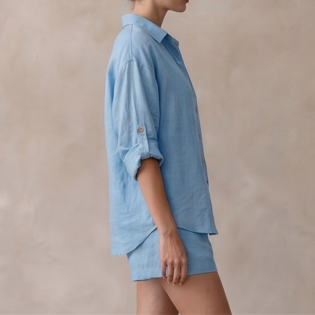 Ensemble bleu clair vue de dos, chemise col classique et short