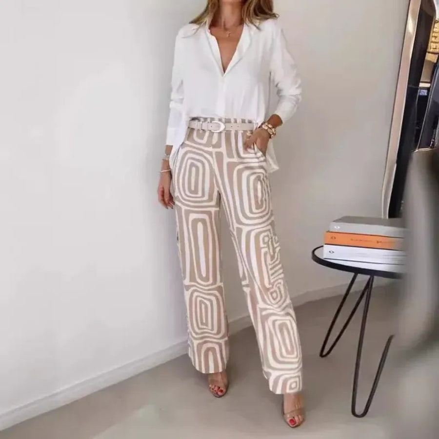 Ensemble deux pièces femme chemisier blanc et pantalon large imprimé géométrique beige, vue complète de face