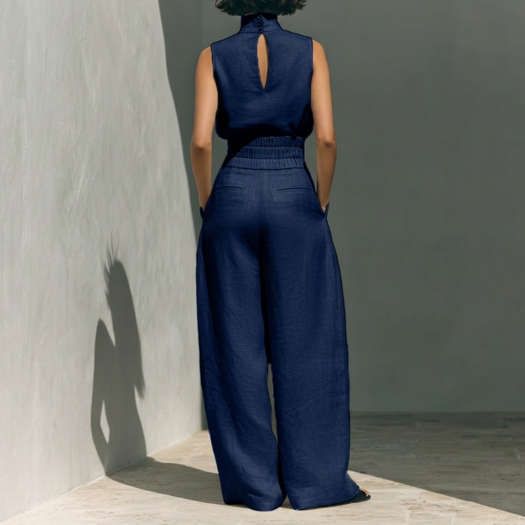 Ensemble marine vue de dos, silhouette épurée pantalon à pli central