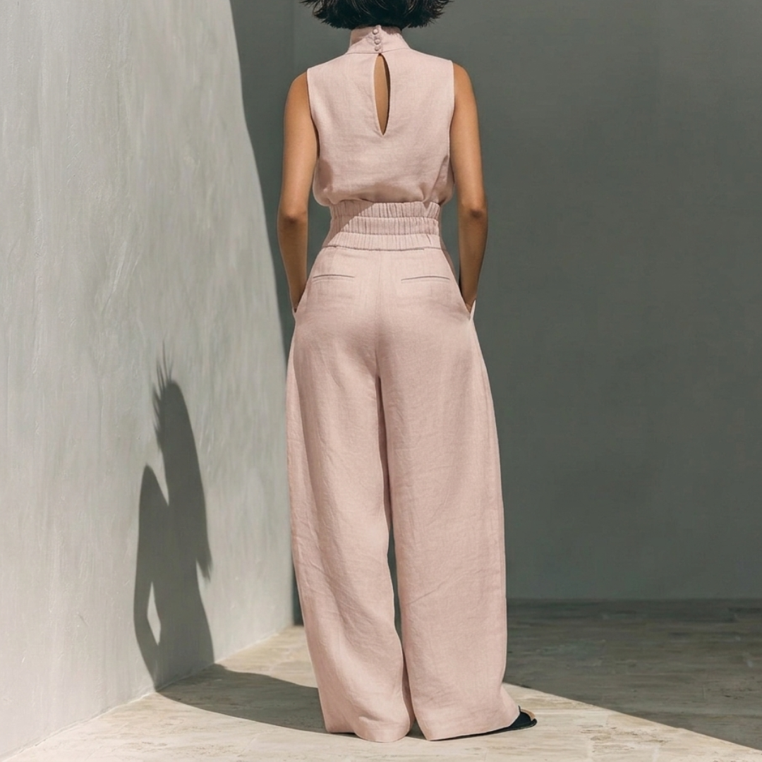 Ensemble rose vue de dos, pantalon large à pli central et top col montant