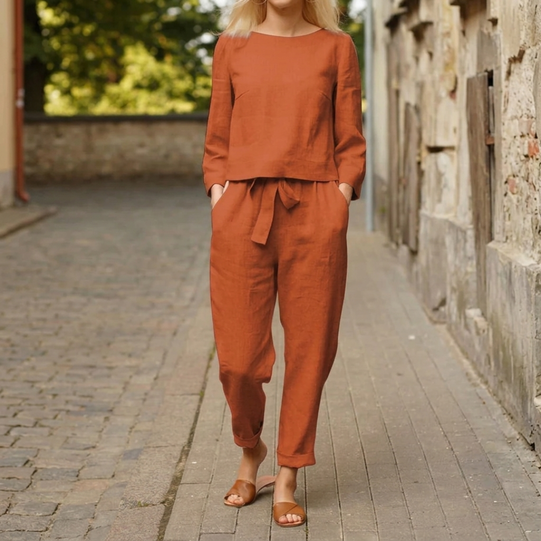 Ensemble femme orange, vue de face, blouse col rond et pantalon fluide