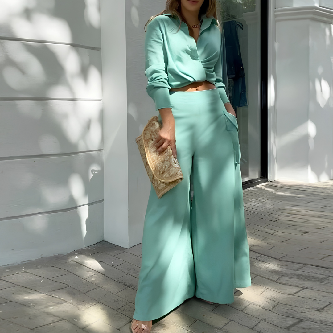 Ensemble deux pièces femme vert émeraude, chemise nouée et pantalon palazzo, vue de face