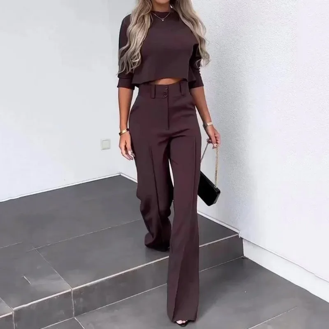 Ensemble femme chocolat, haut court et pantalon large taille haute ton brun