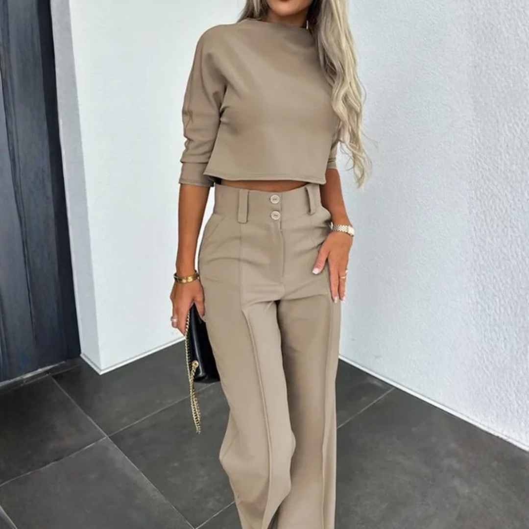 Ensemble deux pièces femme coloris kaki, haut crop et pantalon large taille haute
