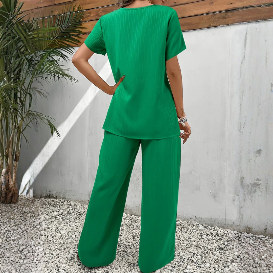 Ensemble Sofia coloris vert, silhouette complète vue de dos