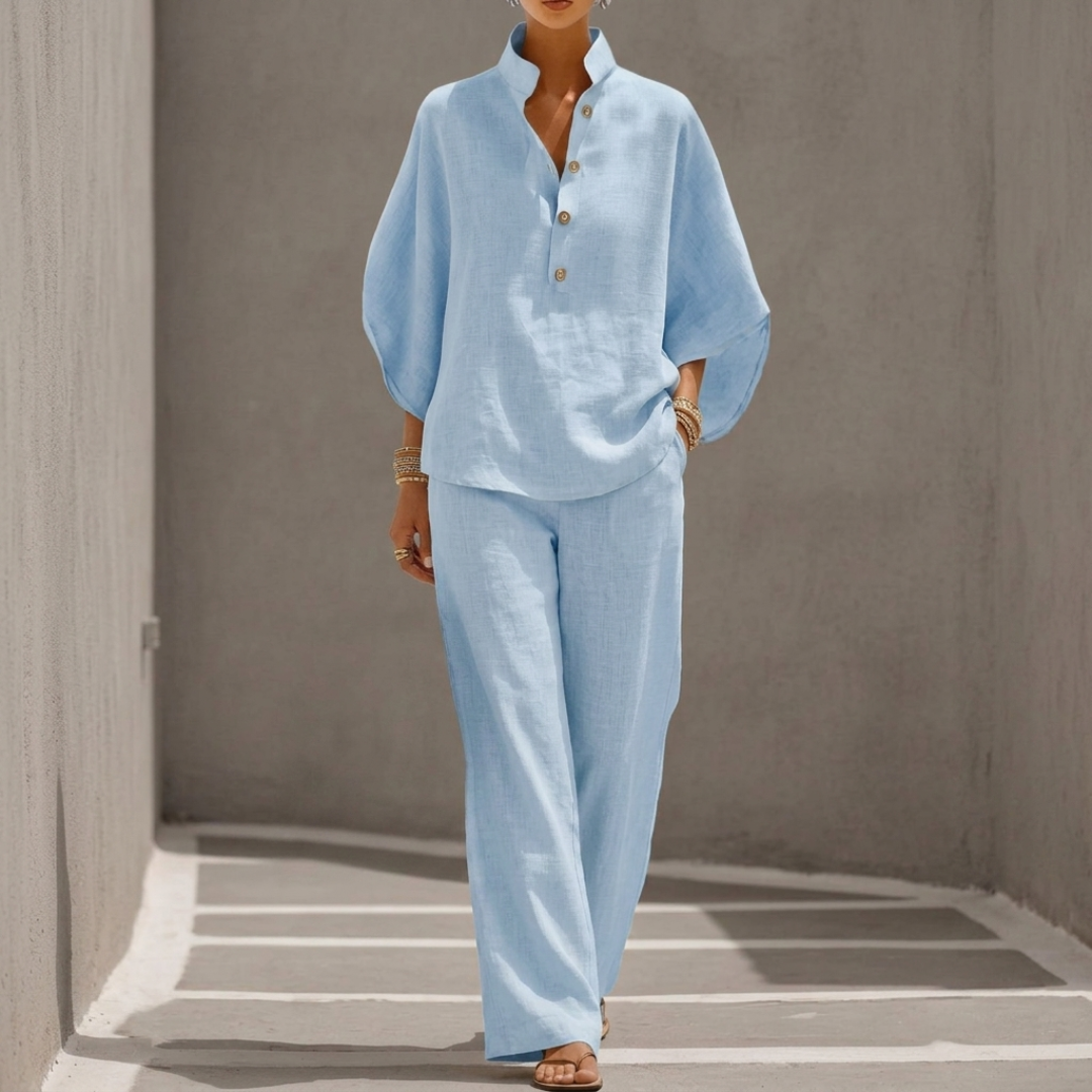 Ensemble deux pièces femme bleu clair, blouse col montant et pantalon large en lin coton