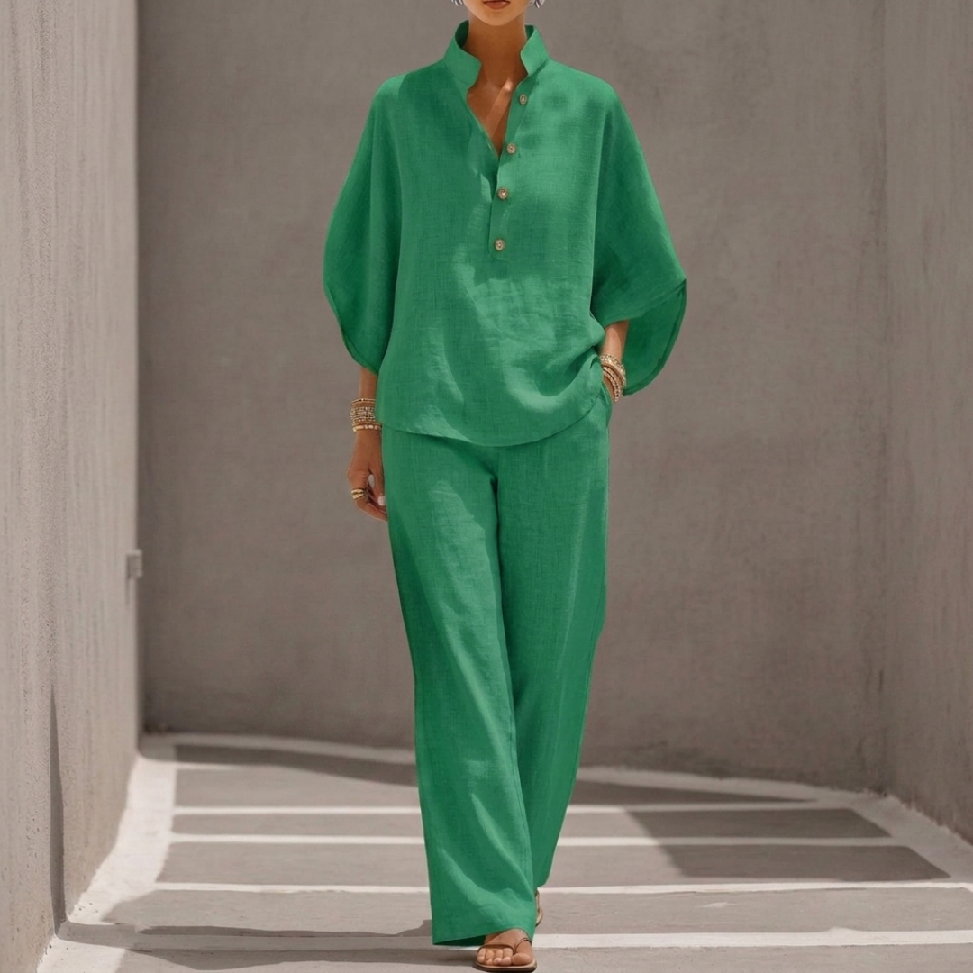 Ensemble coordonné femme vert, blouse col montant et pantalon fluide casual