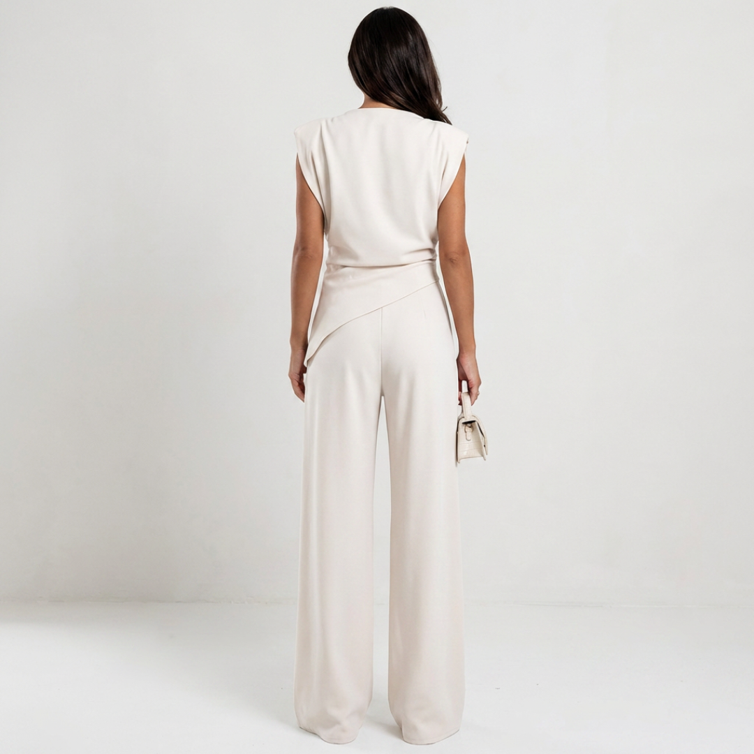 Ensemble femme blanc haut sans manches et pantalon fluide taille haute, vue de face
