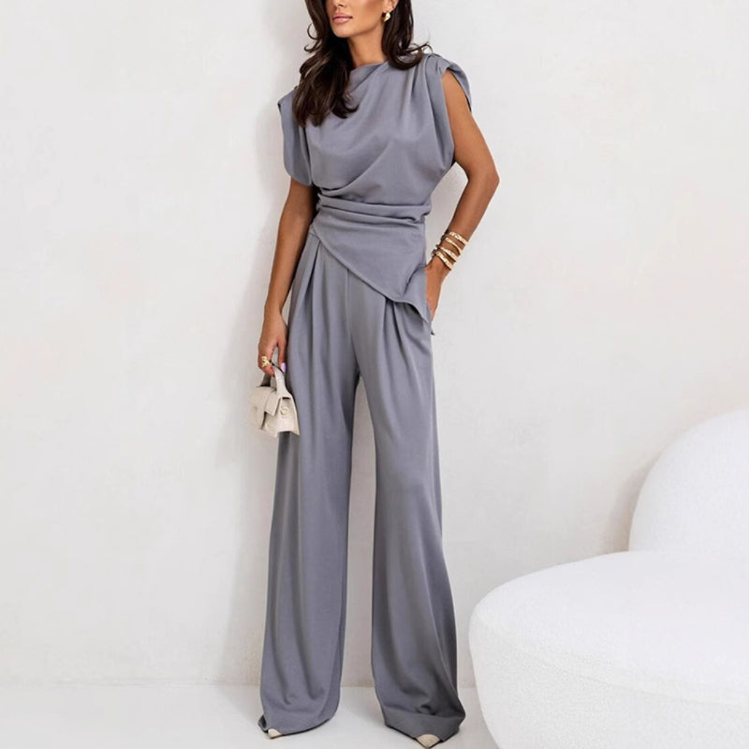 Ensemble deux pièces femme gris clair, haut sans manches drapé et pantalon large