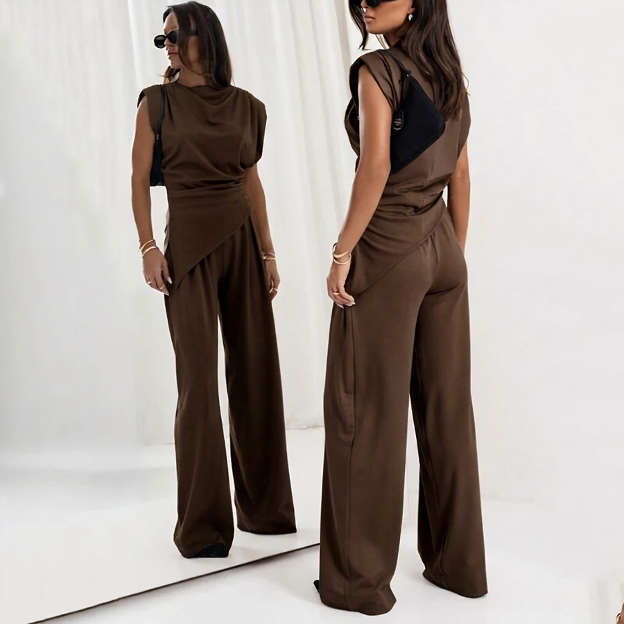 Ensemble femme marron haut sans manches drapé et pantalon fluide, vue de dos