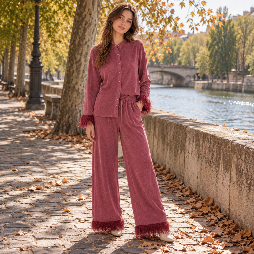 Ensemble femme bordeaux pailleté, chemise boutonnée et pantalon large à plumes