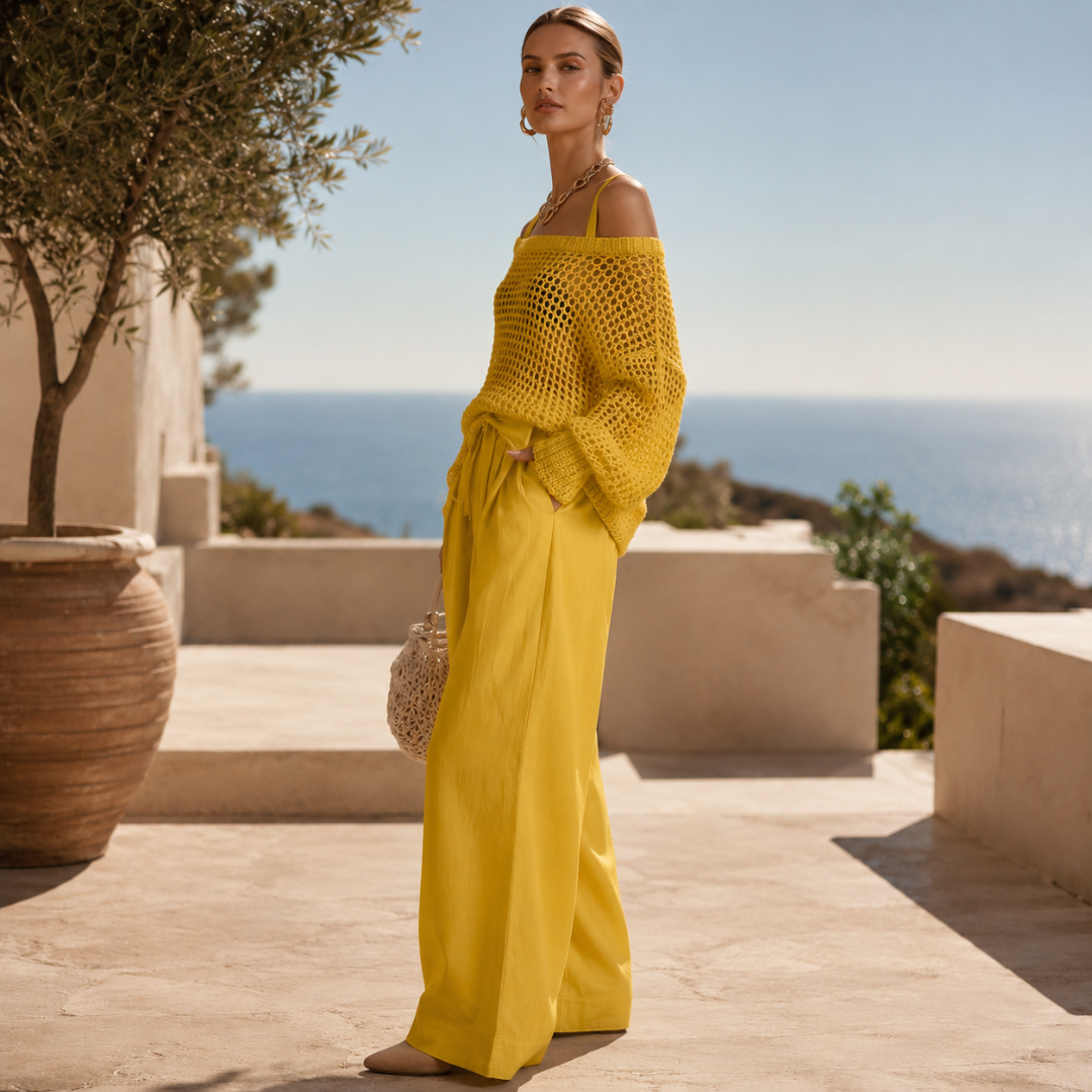 Ensemble jaune porté de profil, mettant en valeur la coupe ample