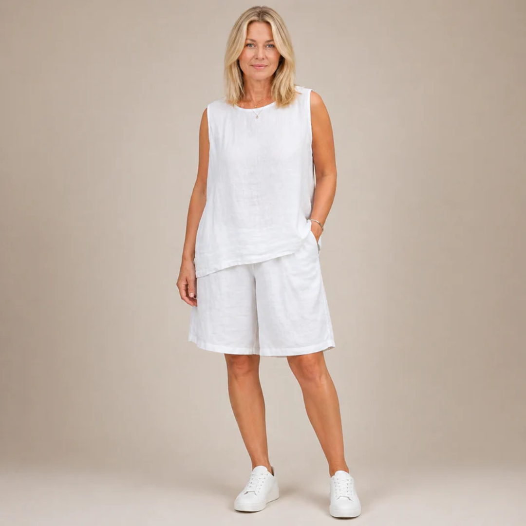 Ensemble blanc femme top sans manches et short bermuda, vue de face