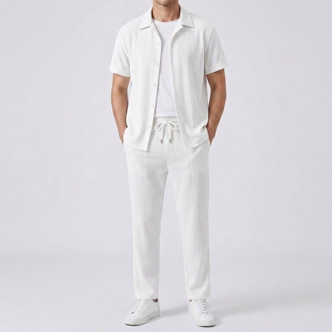 Ensemble homme chemise boutonnée et pantalon coordonné coloris blanc, vue de face