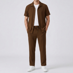Ensemble homme deux pièces coloris marron, chemise et pantalon coordonnés