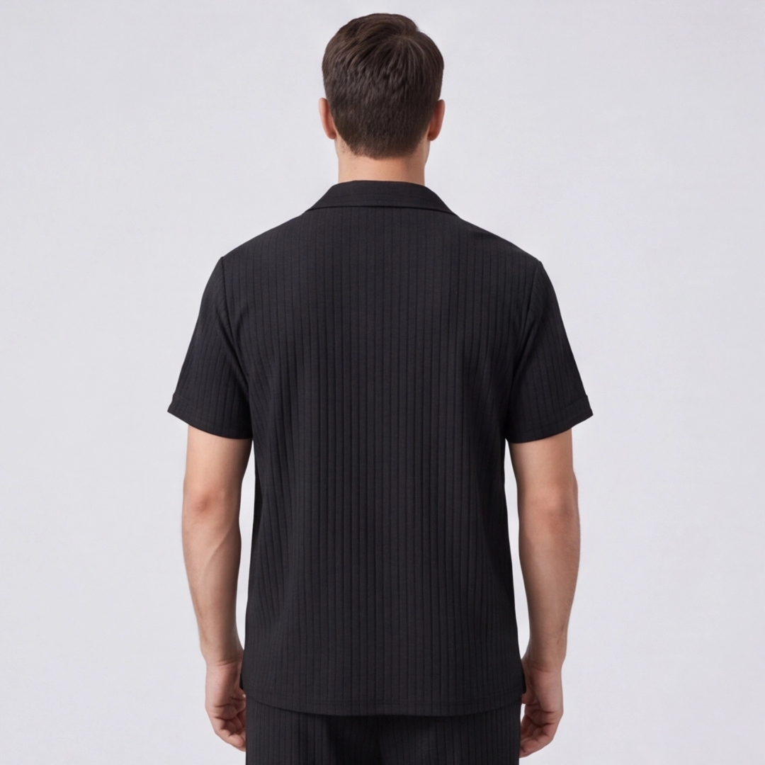 Chemise manches courtes homme noire boutonnée, vue de face
