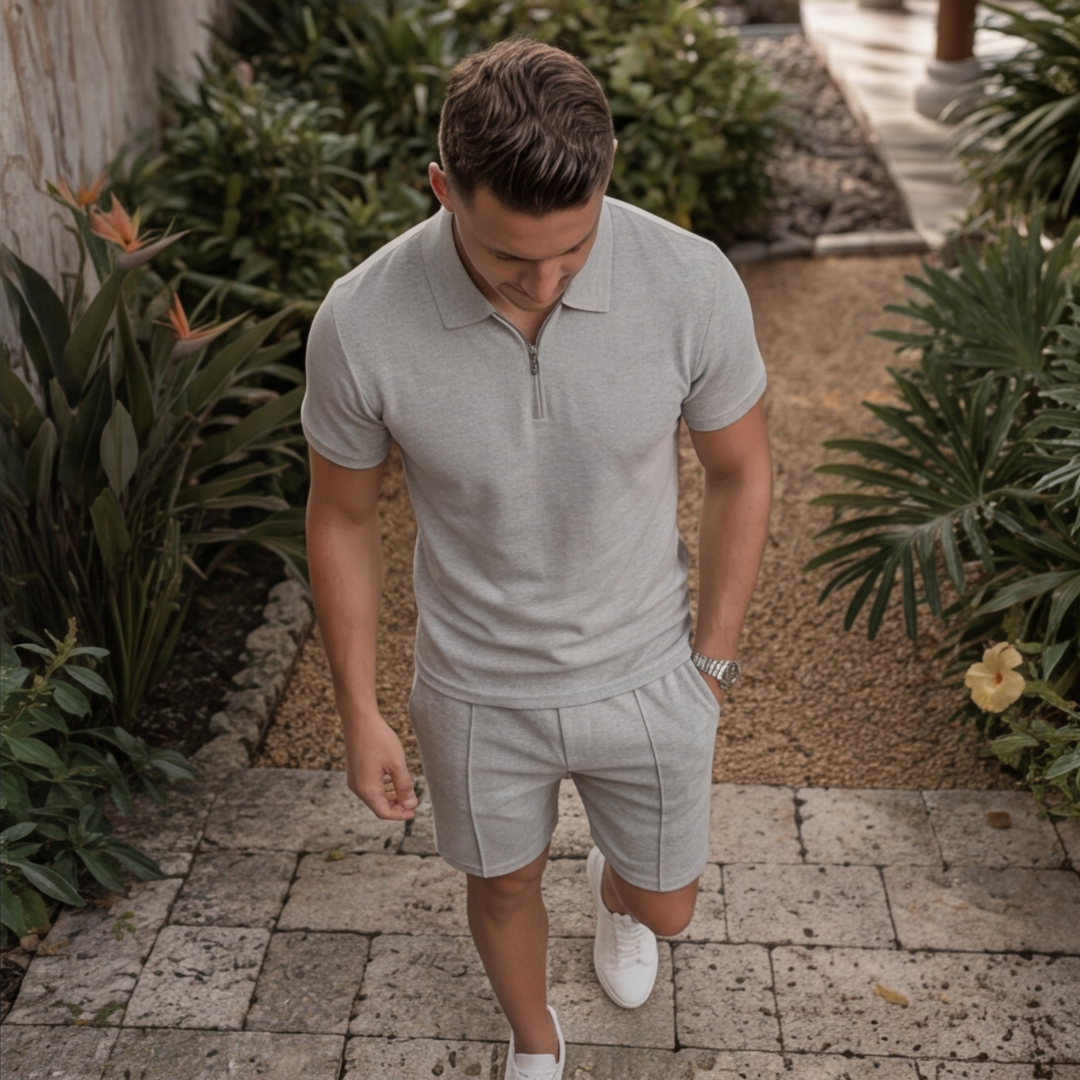 Détail tissu texturé de l'ensemble homme polo et short gris