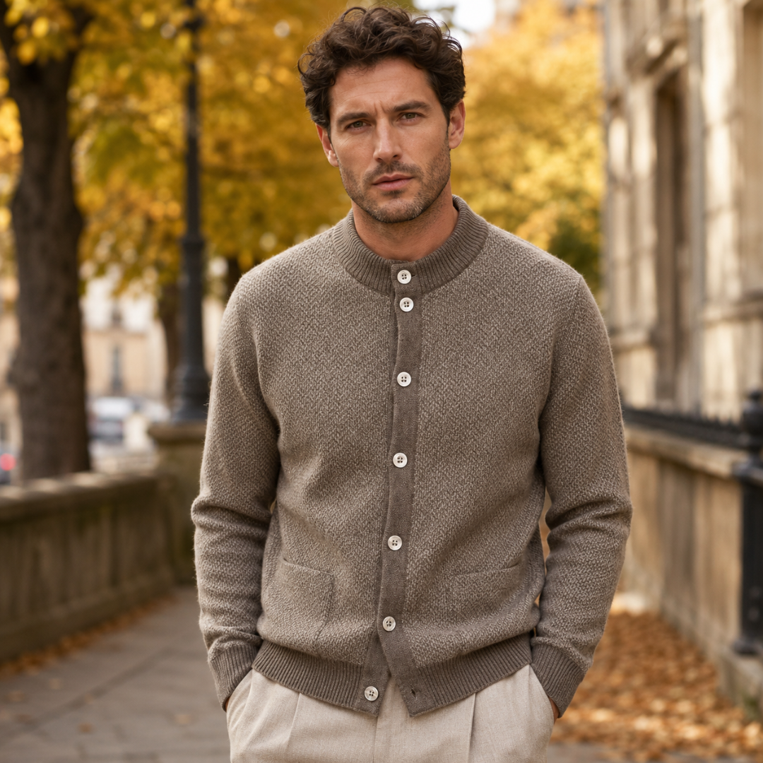 Gilet homme camel en maille texturée avec col montant côtelé et boutons clairs