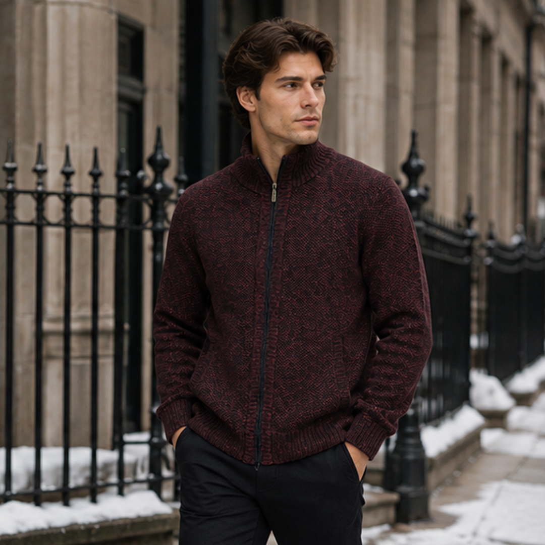 Gilet homme rouge foncé fermeture zippée intégrale et bas côtelé, silhouette droite
