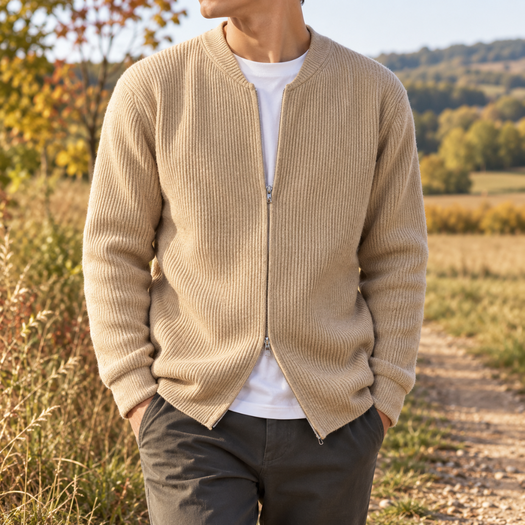 Gilet homme beige en maille côtelée avec fermeture zippée et col montant