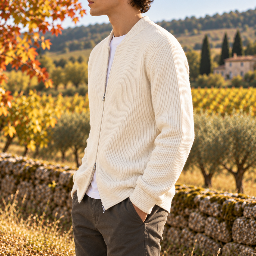 Gilet homme blanc vu de côté, maille côtelée et poignets côtelés