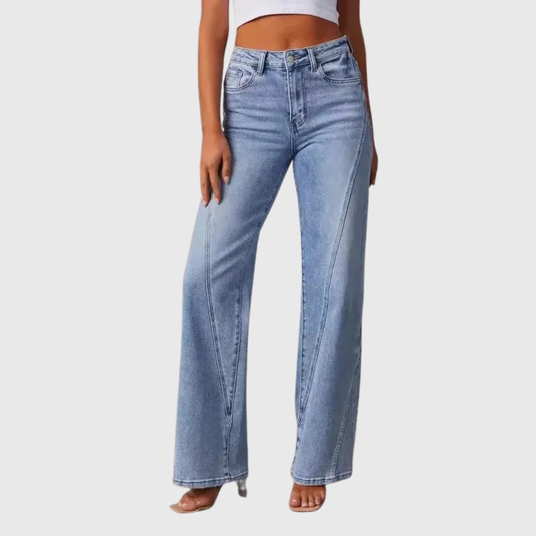 Jean femme taille haute jambe large évasée bleu clair, vue de face