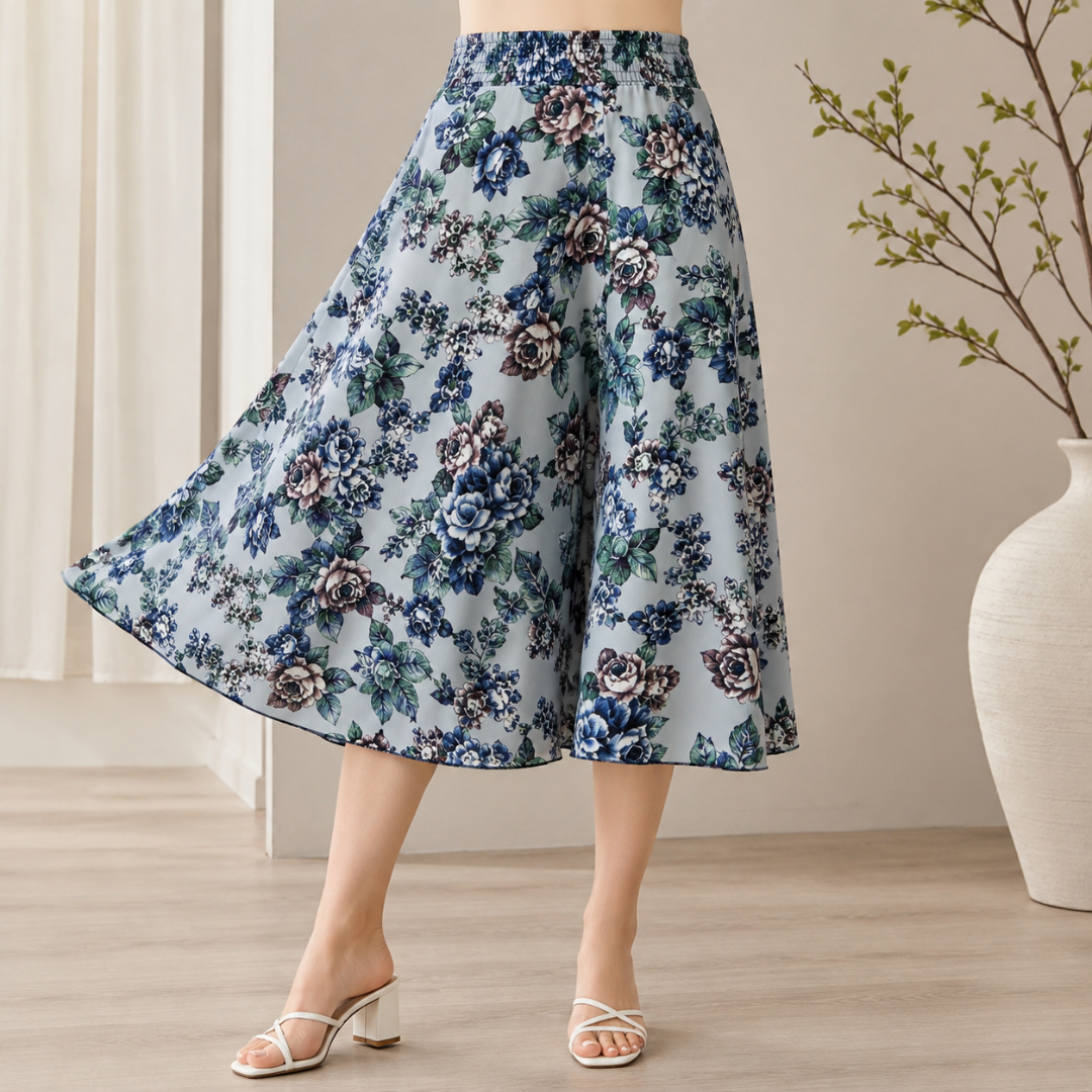 Jupe-culotte large bleu clair à imprimé fleuri, taille haute élastiquée, portée de face