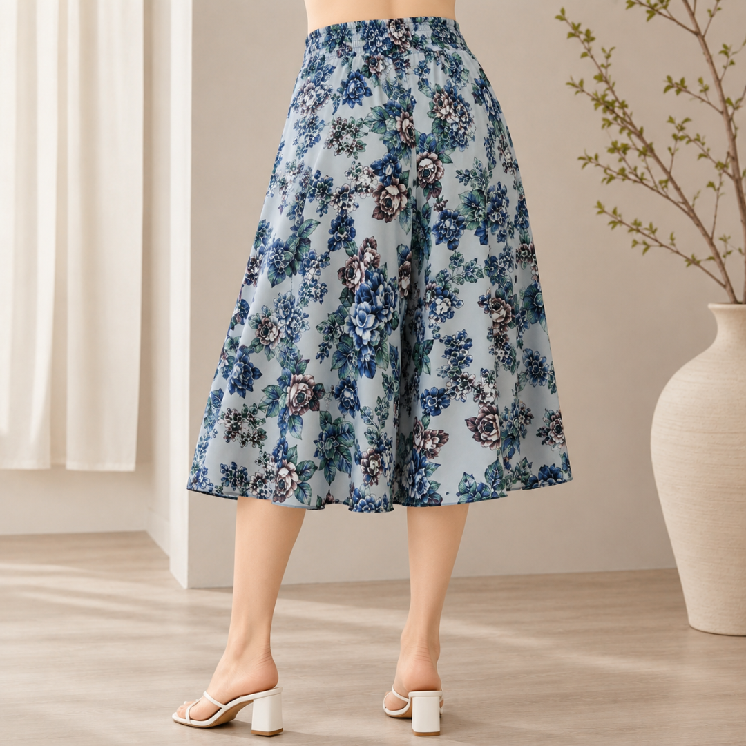 Jupe-culotte bleu clair imprimé floral, taille élastiquée, vue de trois quarts