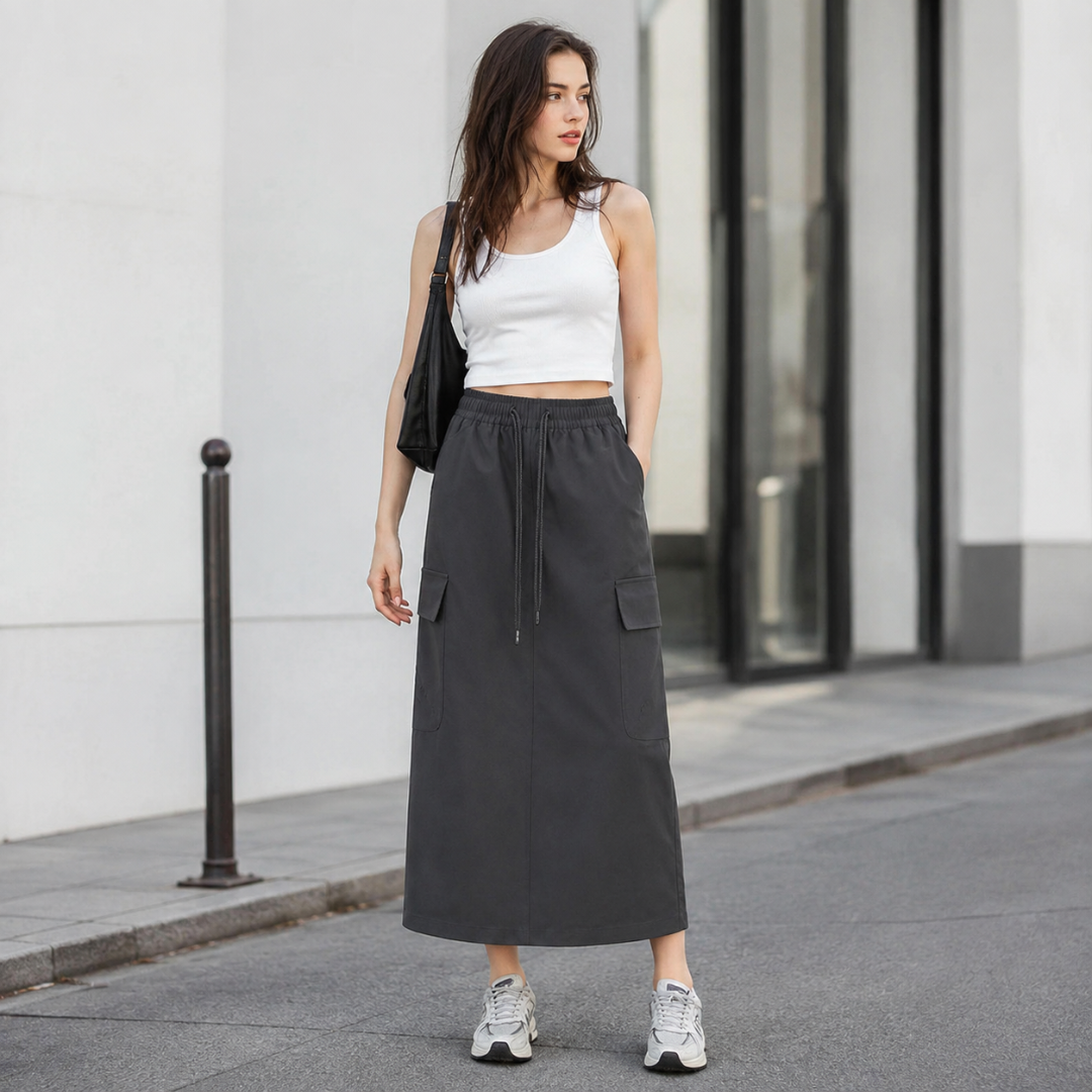Jupe longue gris foncé à taille élastiquée et poches latérales, allure urbaine