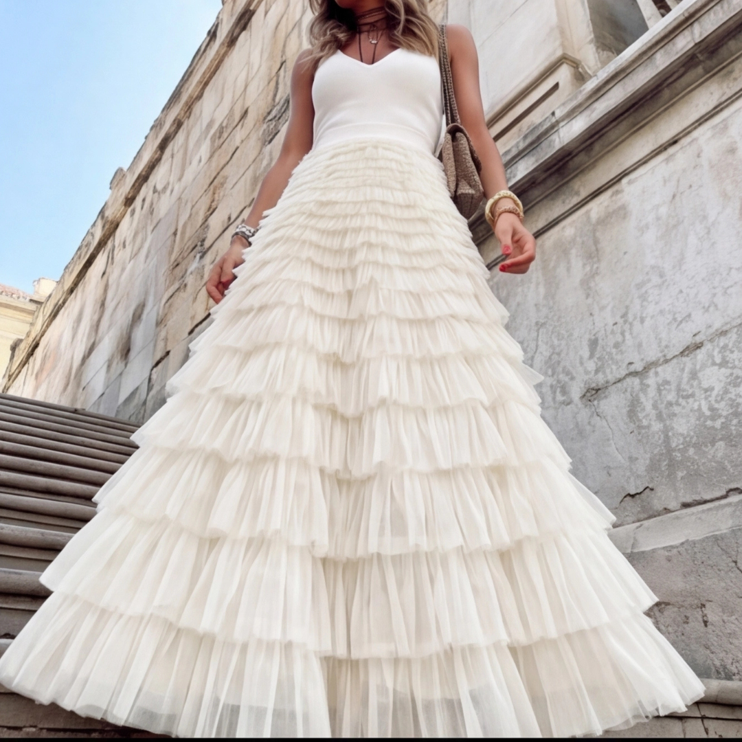Détail volants étagés jupe tulle blanc femme élégante