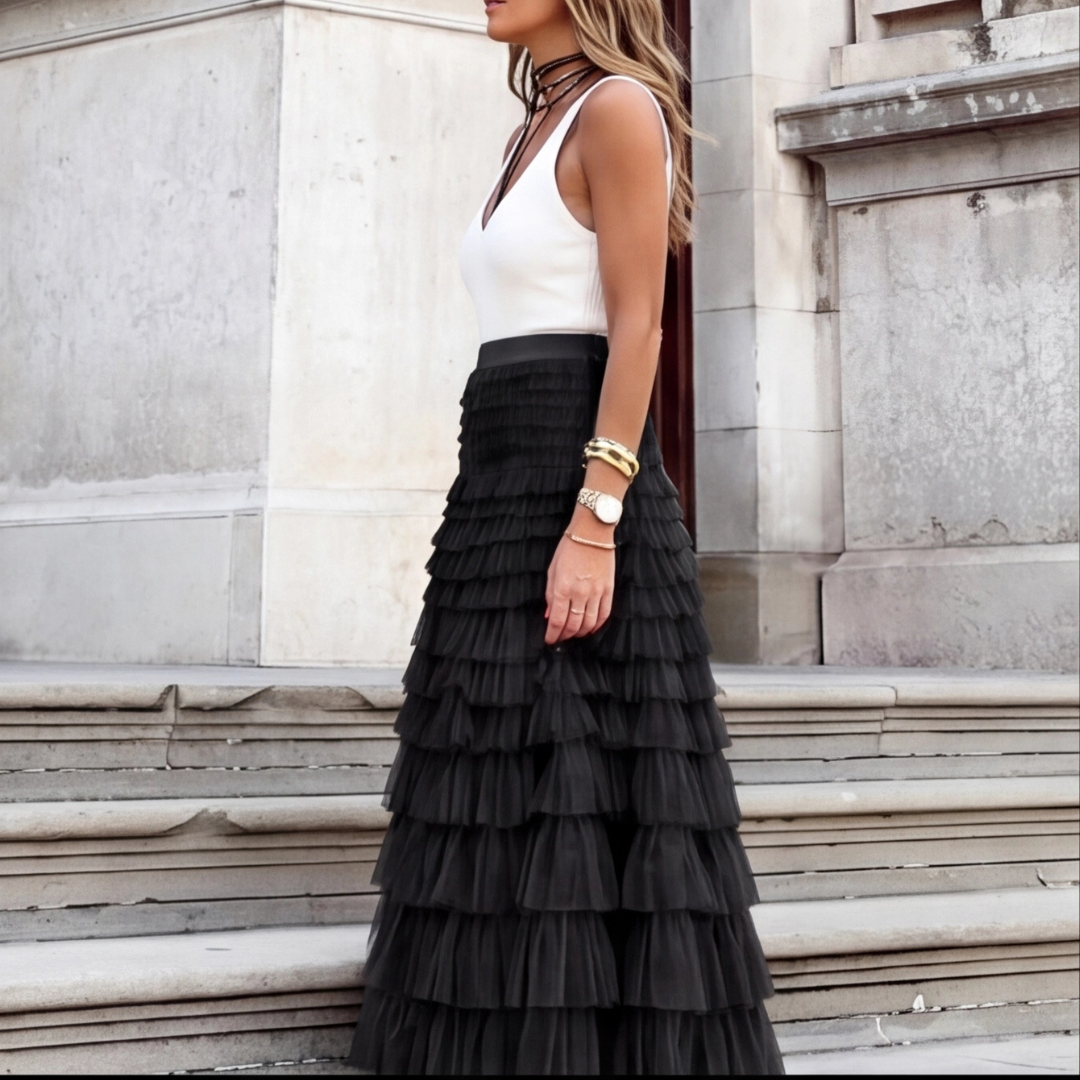 Vue de dos jupe tulle noir longueur maxi volants