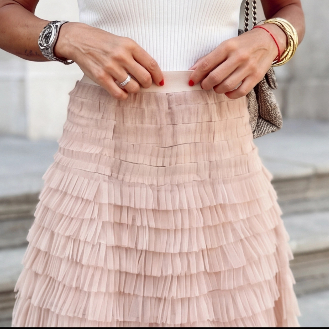 Détail taille jupe tulle rose volants superposés