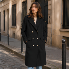 Manteau noir long à revers crantés et boutons dorés contrastants