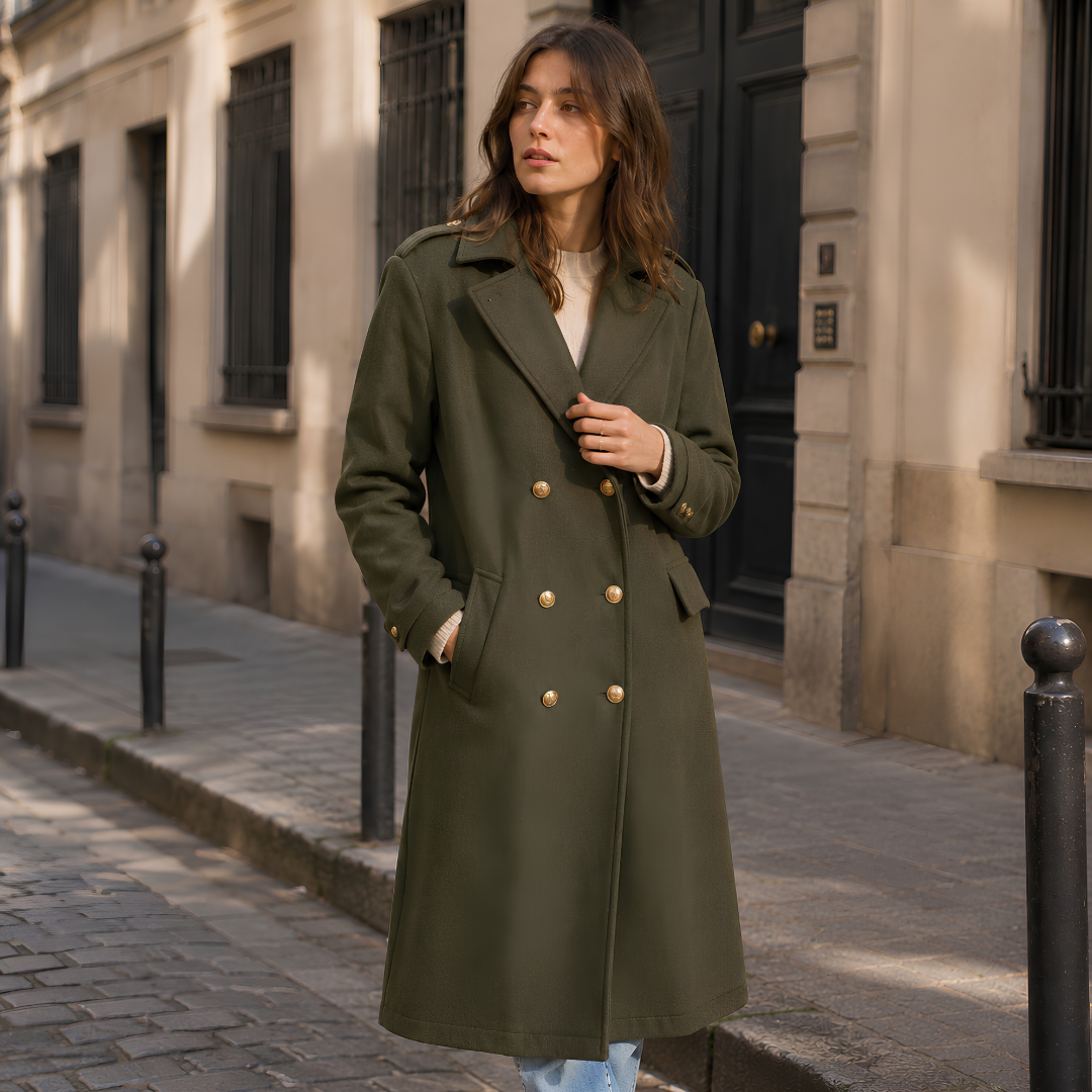 Manteau femme vert à boutonnage croisé, poches à rabat et boutons dorés