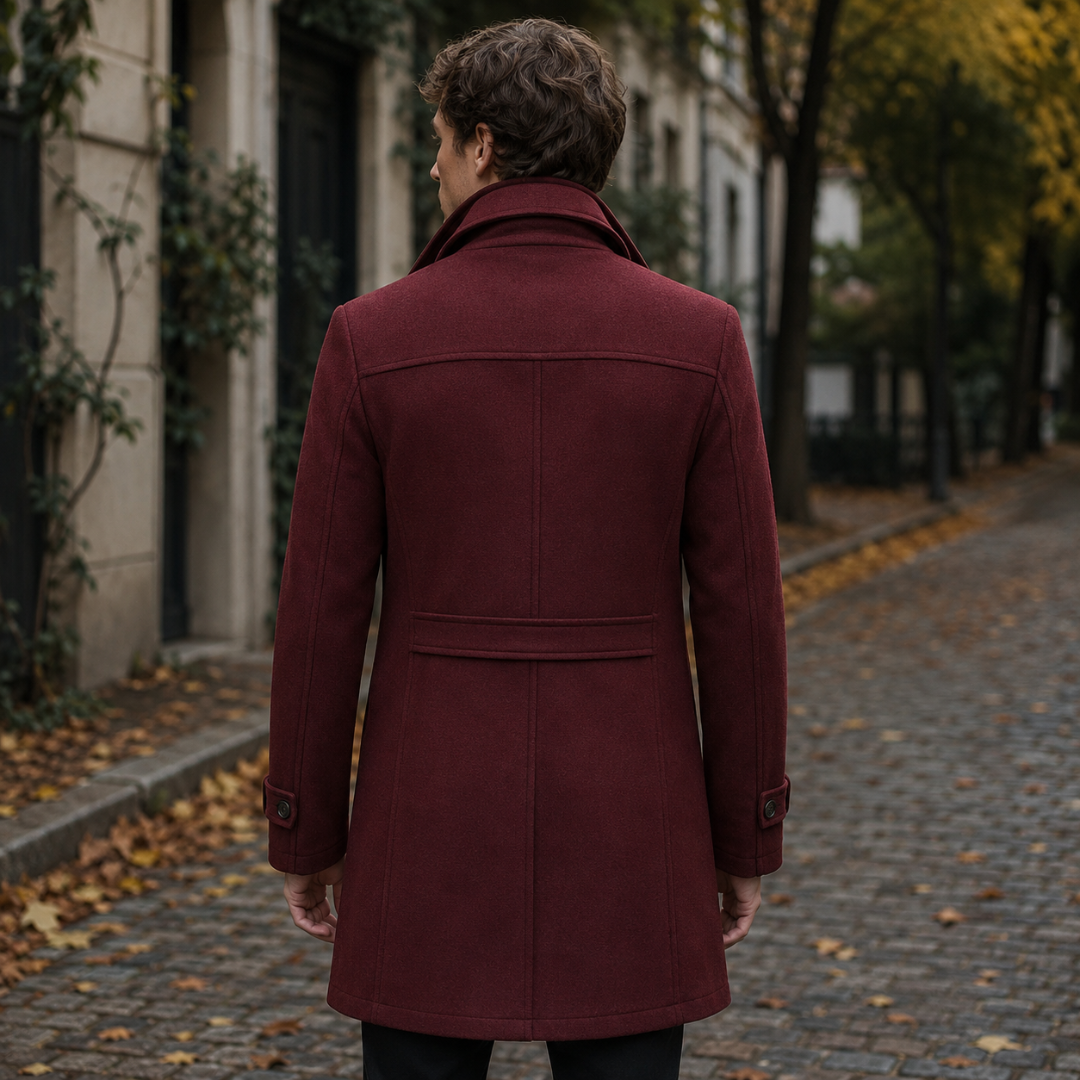 Dos du manteau homme rouge avec martingale et pattes boutonnées aux poignets