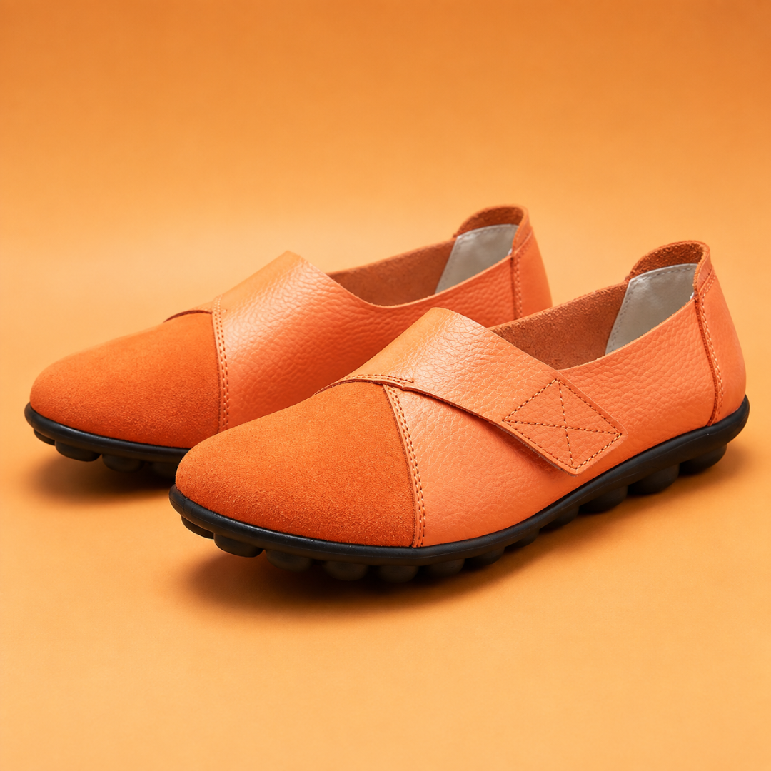 Mocassins femme orange à patte croisée surpiquée, semelle plate à picots et bout rond
