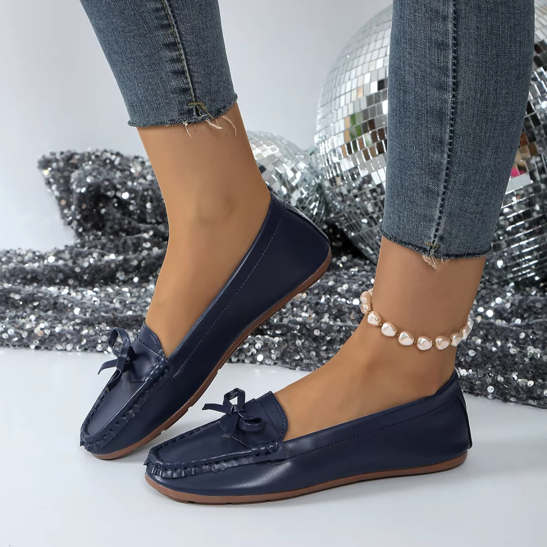 Mocassins bleu marine femme à enfiler, bout arrondi et nœud décoratif sur le dessus