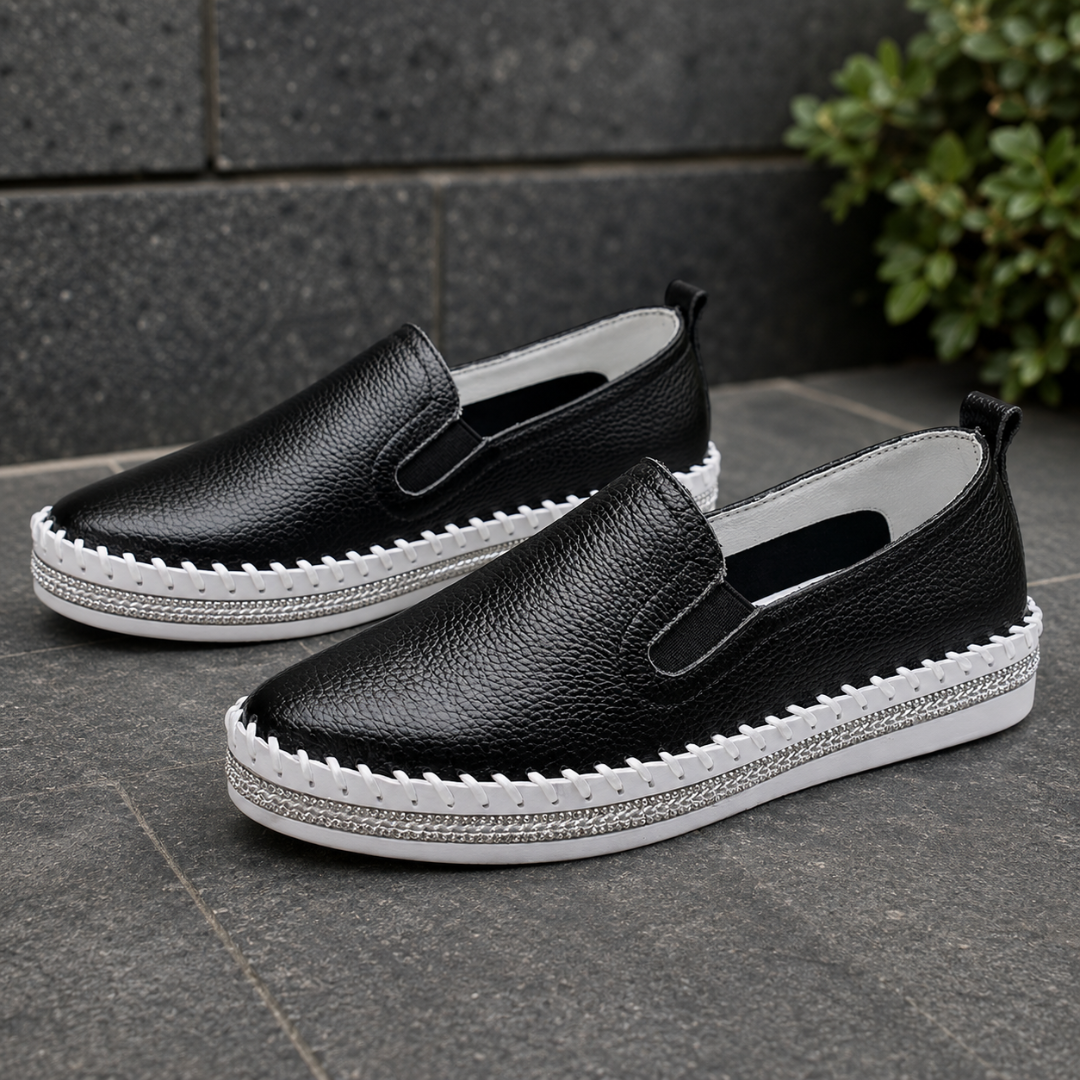 Mocassins femme noirs à semelle plateforme blanche contrastée et détail brillant