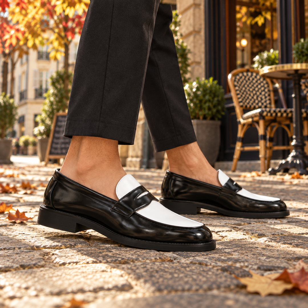 Mocassins noirs bicolores brillants avec bride penny et semelle noire épaisse