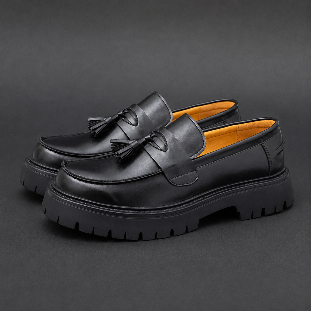 Mocassins noirs à enfiler, bout arrondi lisse et plateforme crantée volumineuse