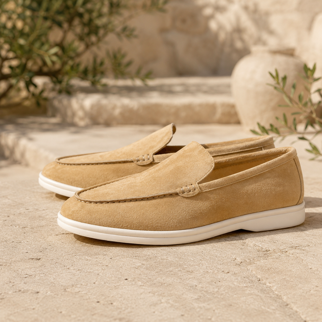 Mocassins homme camel, avant surpiqué et semelle claire, décor méditerranéen