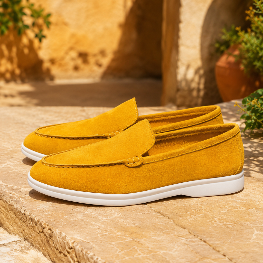 Mocassins homme jaune moutarde, surpiqûre avant marquée et semelle blanche nette