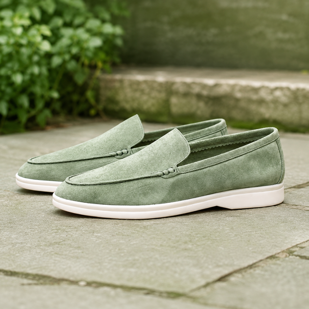 Mocassins homme vert clair, ligne fluide du bout rond et semelle blanche