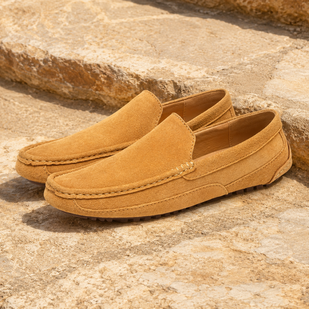 Mocassins homme marron clair à enfiler avec surpiqûres claires sur l'empeigne